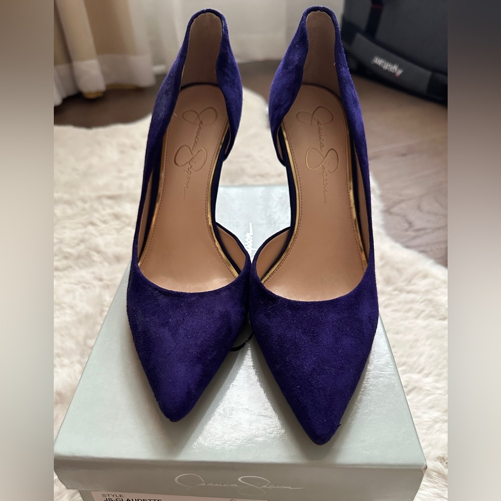 Jessica Simpson pointed toe purple suede pump, Size 7.5